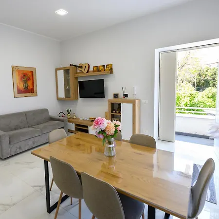 Apartman Dimora Ambrosio 108 *